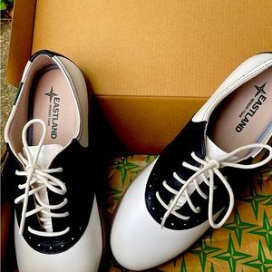 Eastland Saddle Shoes Size 9.5